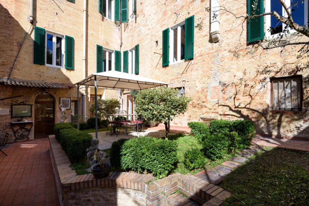 Piazza Paradiso Accommodation Siena Exteriér fotografie